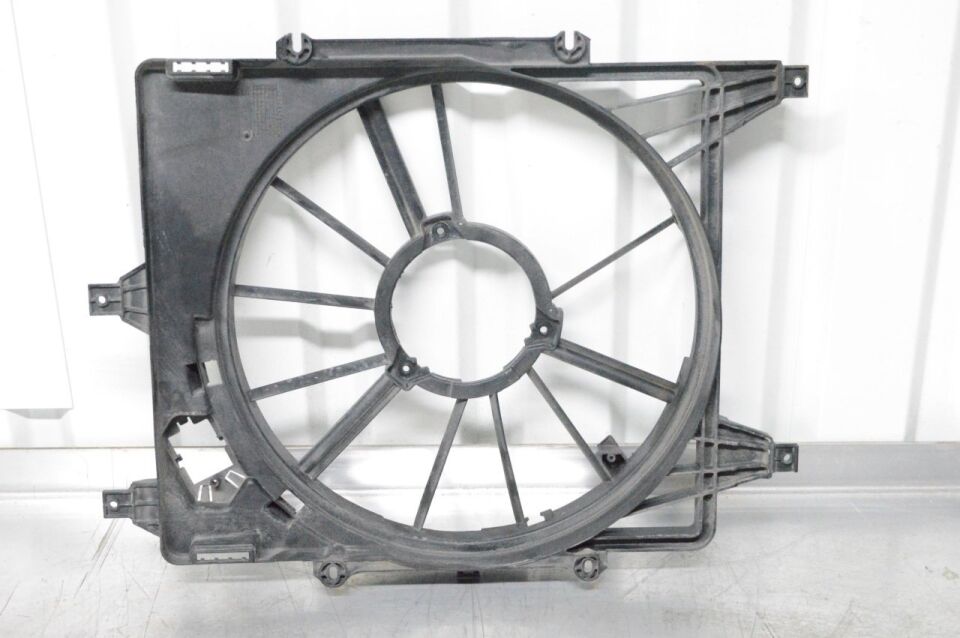 Clio 3-III Modus Fan Motor Şasesi Davlumbazı (2004-2010) 7701063956 -Orjinal Yedek Parça